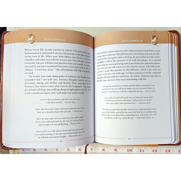 Jesus Calling Large Print Brown LeatherSoft 365 Daily Devotional Sarah Young NEW - Picture 6 of 9